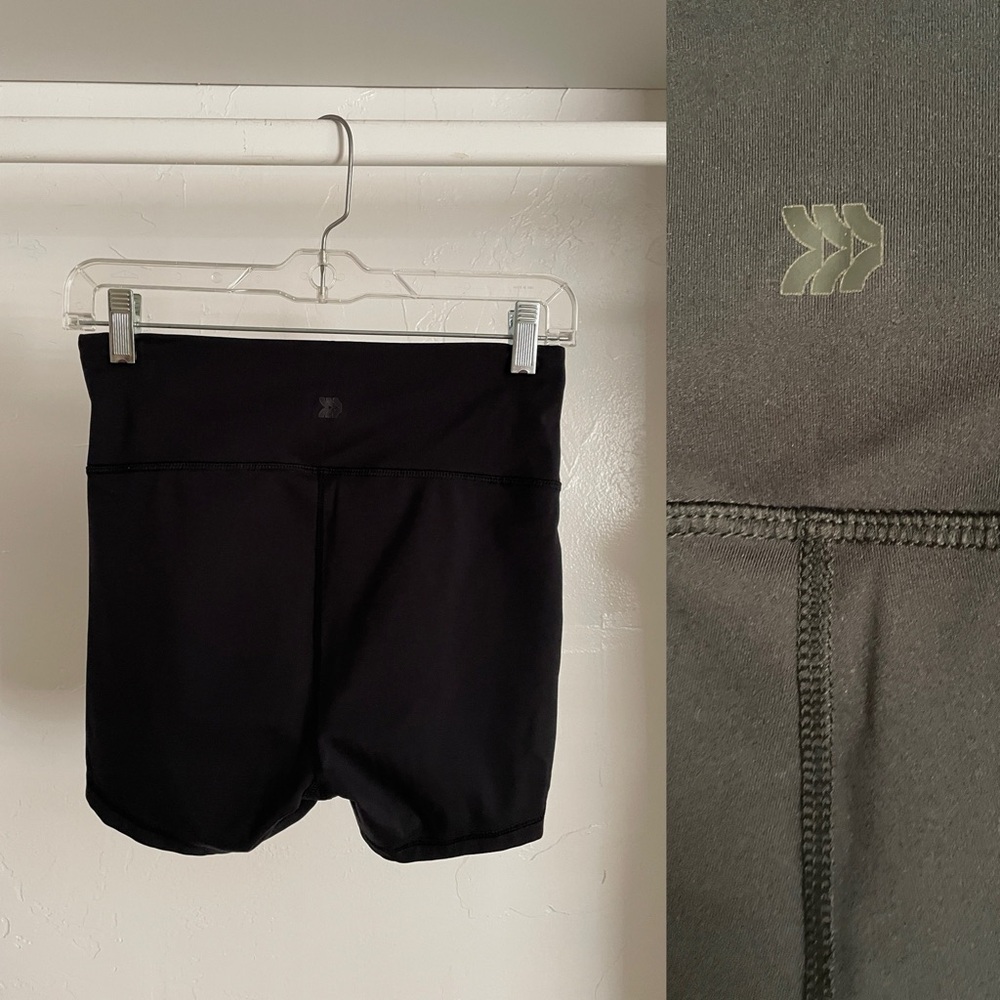 ALL IN MOTION Black Athletic Athleisure YOGA Gym SHORTS Size Small